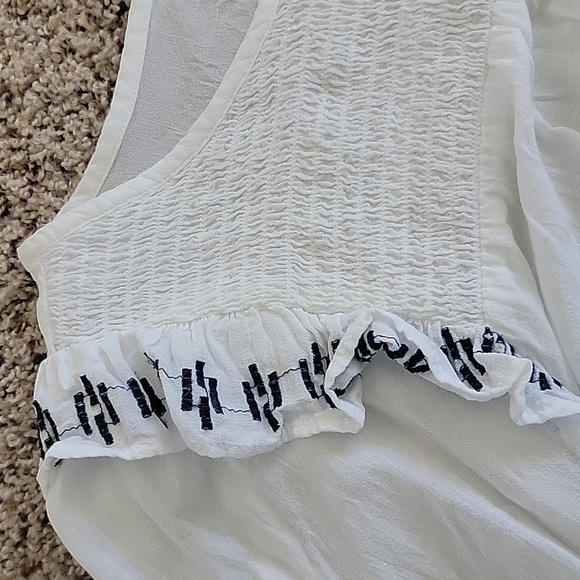 Gauzy white embroidered blouse - Picture 3 of 4